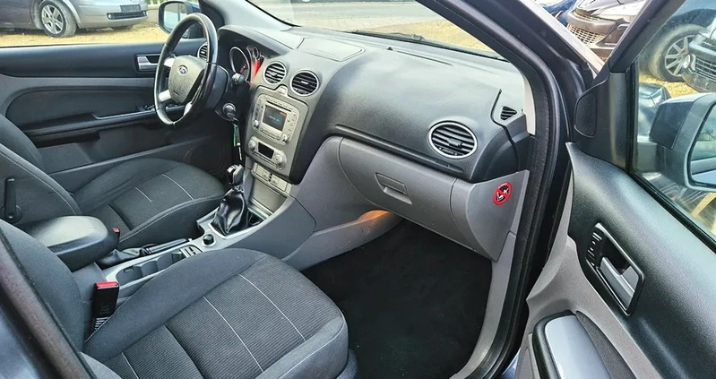 Ford Focus cena 16500 przebieg: 236000, rok produkcji 2009 z Pabianice małe 781